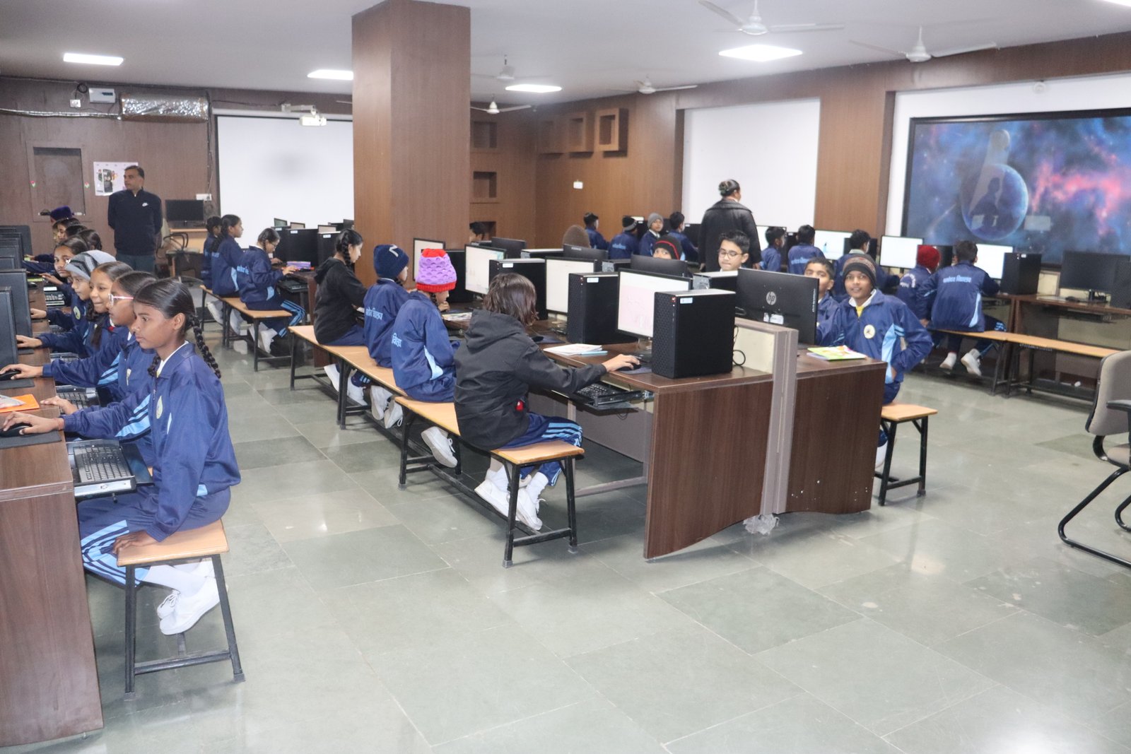 कनिष्ठ कम्प्यूटर लेब